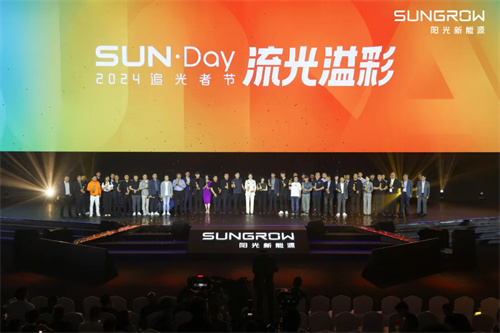 真豪橫！保時(shí)捷等豪車(chē)重獎 為追光者榮耀加冕